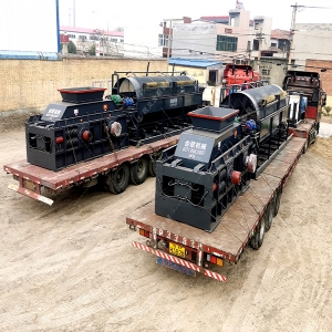 2PG1007中型液壓直聯(lián)對輥制砂機發(fā)往湖南