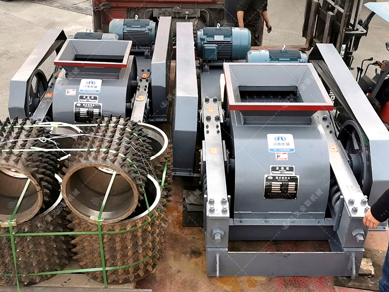 雙齒輥與光面輥差異解析：煤矸石破碎該選哪種對輥設(shè)備？